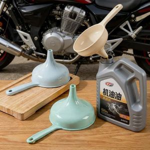 Entonnoir avec poignée, outil de versement en plastique pour transfert d'huile de cuisine, grande taille - Product Image 2