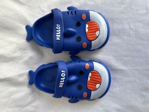 Scarpe Acquatiche Unisex Blue Shark Design in PVC con Punta Chiusa, Suola da 15MM, per Spiaggia ed Estate, Impermeabili con Suola Esterna in EVA - Product Image 6