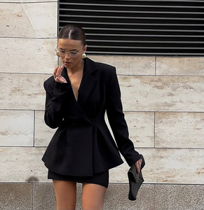 Elegante Completo con Blazer e Gonna a Vita Alta, Colletto Alto, Maniche Lunghe, Giacca Monopetto e Minigonna a Linea A, Autunno Inverno 2026 - Product Image 2