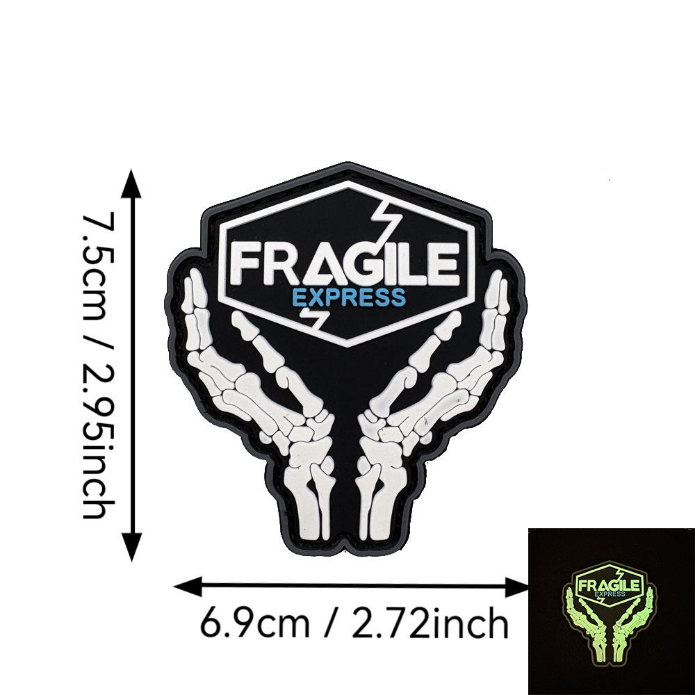 Fondo negro con brillo blanco que se ilumina en la oscuridad.