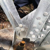 Tour de télécommunication à auto-antenne en treillis angulaire à pylône en acier à 4 pattes du fabricant