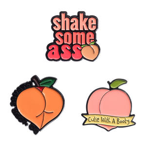 Nieuwe Mooie Perzik Fruit Personificatie Kleding Corsage Metalen Broche Ust Perzik Zacht Email Pin Groothandel Pins Souvenir Casting - Product Image 5