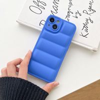 Nouveau Design TPU Cas De Luxe Puffer Cas De Mode Couverture D'hiver Vers Le Bas Puffer Veste Téléphone Cas pour iPhone 13 14 15 16 17 Pro Max