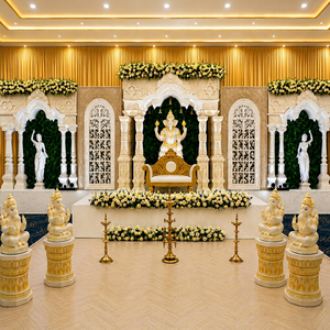 Scène de réception traditionnelle la plus vendue, décor majestueux blanc et or, scène de mariage temple, scènes de mariage hindoues royales en fibre sculptée - Product Image 1