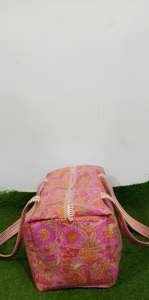 Bolso de lona acolchado de algodón hecho a mano en India, cómodo, para mujer, informal, de viaje, de fin de semana, con cremallera, para compras, de hombro - Product Image 4
