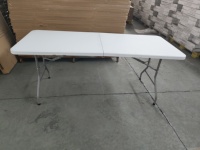 Tables d'extérieur en plastique pour la promotion du PEHD Table de camp rectangulaire pliante en plastique pour événements