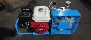 Compresor de Buceo Estacionario de 300 bar/4500 psi con Apagado Automático, Nuevo Motor, Bomba de Tornillo de Gasolina Industrial AC - Product Image 3