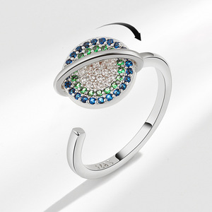 Anillo Abierto Giratorio Antiestrés para Mujer, Chapado en Oro sobre Cobre, con Circonitas Cúbicas de Colores y Diseño de Planeta - Product Image 1