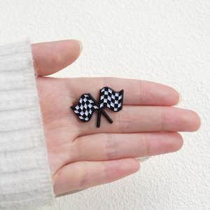 Пользовательские черно-белые Скрещенные шахматные флаги металлические значки-модные булавки с логотипом для шапок - Product Image 2