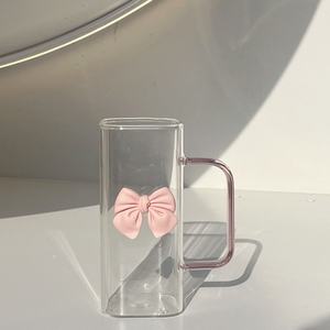 كوب زجاجي مربع بسيط وشفاف مزود بماصة ومقبض على شكل فيونكة مقاوم للحرارة العالية للقهوة والحليب والمشروبات - Product Image 3