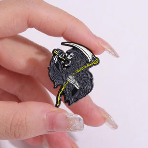Grosir Eropa Amerika Retro Halloween Pin horor lencana lucu bentuk sabit OEM paduan minyak tetes logam Pin bros - Product Image 3
