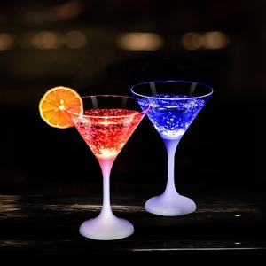 Copas de recuerdo de fiesta, Copas de cóctel personalizadas, Copas de cóctel de plástico de grado alimenticio LED intermitentes activadas por agua únicas - Product Image 5