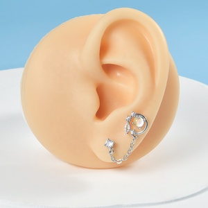 Orecchini a perno in <span class=keywords><strong>acciaio</strong></span> <span class=keywords><strong>chirurgico</strong></span> placcato oro con doppia catena e zirconi, a forma di fiore, luna e stella, alla moda, per trago, elice e lobo dell'orecchio, da donna - Product Image 5