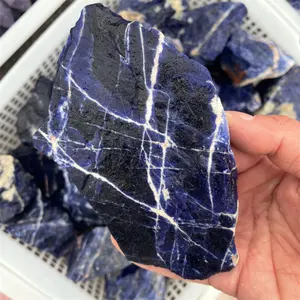 Harga grosir batu penyembuhan kristal mentah alami sodalit biru sodalit kasar untuk dijual