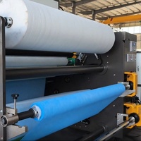 Machine automatique de revêtement et de stratification par pulvérisation thermofusible pour tissus, filtres, robes chirurgicales