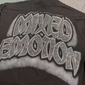 新品 高品質 ヘビーウェイト 100% コットン ミックスエモーション レトロ ルーズ ホットブリック グラフィティプリント 刺繍入り 長袖 ヴィンテージ - Product Image 6