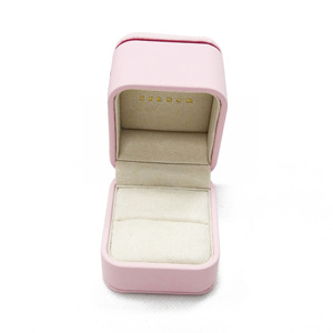 Vente en gros Boîte à bijoux avec logo personnalisé Boîte à bagues de luxe en cuir rose avec logo personnalisé Boîte d'emballage pour bijoux - Product Image 2