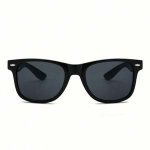 Gafas de Sol Retro con Tachuelas Vintage, Lentes de Sol Clásicas con Protección UV400 para Hombre y Mujer, Estilo Europeo y Americano - Product Image 4