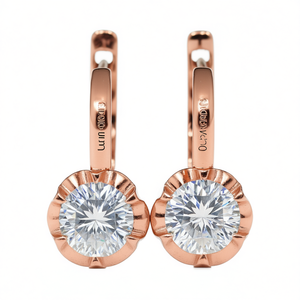 Pendientes de diamantes de oro rosa Larin E1756, corte brillante redondo, color G, joyería clásica de compromiso natural para mujer - Product Image 1