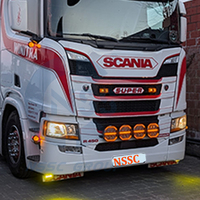 Faro LED da 9 Pollici Omologato ECE R65 R148 R149 con Luce di Parcheggio Dinamica Ambra e Bianca e Funzioni di Segnalazione Stroboscopica per Volvo