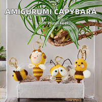 Porte-clés en crochet amigurumi capybara en peluche, fait main, doux, écologique, durable, avec un design de dessin animé pour la Journée de la Terre