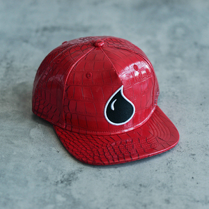 Chất Lượng Cao Tùy Chỉnh Thêu Logo Đồng Bằng <span class=keywords><strong>Cap</strong></span> 5 Bảng Điều Chỉnh Có Cấu Trúc Thời Trang Màu Đỏ Da Cá Sấu <span class=keywords><strong>Snapback</strong></span> Mũ - Product Image 6