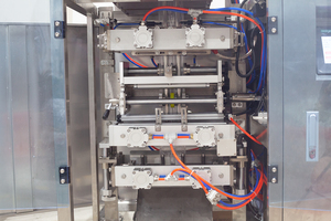 Machine d'emballage automatique multifonctionnelle pour papier alimentaire, feuille d'aluminium, thé, riz, sucre, sachet de poudre avec peseur - Product Image 3