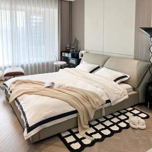 Cama Tapizada con Respaldo Suave, Tamaño King, Color Crema, Estilo Moderno y Minimalista para Recámara Principal - Product Image 1