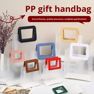 Sac en plastique PP givré, sac à main haut de gamme pour mariage et Noël, sac cadeau transparent, sur mesure - Product Image 1