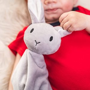 Chăn An Toàn Mới Cho Em Bé Chăn Nhồi Bông Mềm Cho Em Bé Chăn Cho Trẻ Tập Đi Unisex Với Chú Thỏ Đáng Yêu Ngọt Ngào - Product Image 2