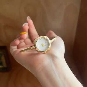 Montre pour femme de haute qualité, montre à quartz de luxe de forme carrée, bracelet tendance, cadeau idéal pour les femmes d'affaires - Product Image 1