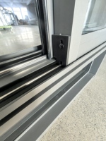 Fenêtre coulissante horizontale en aluminium robuste et moderne, avec verre, coupe-vent et verrou de sécurité, pour cuisines et projets de bâtiments commerciaux