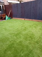 Gazon artificiel d'usine, gazon synthétique durable, tapis vert de 30 à 50 mm, gazon artificiel pour l'aménagement paysager des jardins