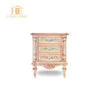 Cadre de lit en bois royal sculpté personnalisé Lit de chambre à coucher royal français King Size Lit en bois massif de chambre à coucher sculpté européen