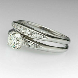 Anillo de Compromiso de Platino para Mujer con Diamantes Naturales de Corte Brillante Redondo en los Laterales, Color G, para Boda - Product Image 3