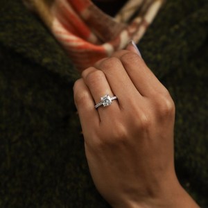 Anillo de Compromiso y Boda con Diamante Cultivado en Laboratorio, Corte Cojín, Certificado IGI, Diseño de Eternidad Completa, Oro Sólido de 14K, Joyería Solitaria - Product Image 2
