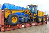 Мощный автогрейдер модели GR3005T PRO, 325 л.с., грузоподъемность 28 т, опциональная многосекционная регулируемая отвалная платформа, двигатель, насос, коробка передач