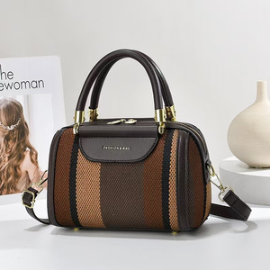 กระเป๋าถือแฟชั่นใหม่2025สำหรับผู้หญิงกระเป๋าสะพายข้างมีซิปสีตัดกันอย่างหรูหรากระเป๋าผู้หญิงสไตล์ลำลองหนัง PU ขนาดใหญ่ - Product Image 4