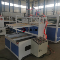Línea de Empaquetado y Etiquetado Automática JULIDE para Colchones de Aire de POE, PE y PP con Máquina Termoformadora de Producción de un Solo Tornillo