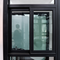 Fenêtres coulissantes modernes en aluminium sur mesure avec verre dépoli et système de rail robuste pour projets de rénovation d'hôtels et de villas de luxe