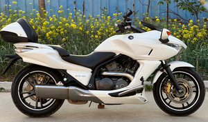 Honda DN-01 Usata, Motocicletta Sportiva e da Turismo con Motore V-Twin Raffreddato a Liquido ad Alta Coppia - Product Image 3