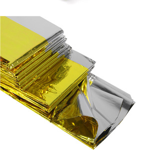 Mantas térmicas de emergencia para primeros auxilios, lámina de cobertura de película Mylar plateada y dorada, muy reflectante - Product Image 2