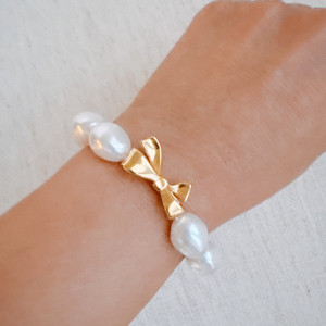 Bracelet extensible en perles avec nœud doré - Product Image 2