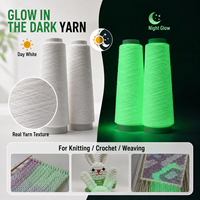 Fil de polyester recyclé écologique qui brille dans le noir pour vêtements de rave, fêtes sous lumière noire, broderie, amigurumi, crochet, tricot