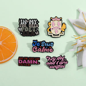 Spilla Smaltata con Testo di Canzone Pop 'In My <span class=keywords><strong>Tortured</strong></span> Poet', Gioiello Creativo Personalizzato, Regalo per Amici - Product Image 3