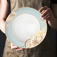 Assiettes de présentation royales de luxe à bordure dorée, assiettes à dîner florales bleues et blanches, porcelaine anglaise