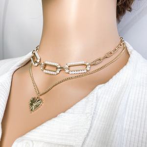 قلادة كلاسيكية بسلسلة مزدوجة من سبيكة الزنك على شكل قلب مع لؤلؤ صناعي مطلي بالذهب عيار 18 قيراط للنساء - Product Image 3