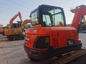 Excavadora Usada de 6 Toneladas, Mini Doosan 60, Tipo Móvil sobre Orugas, Marca Komatsu Bobcat, Motor Kawasaki, Sistema Hidráulico PLC, Caja de Cambios - Product Image 2