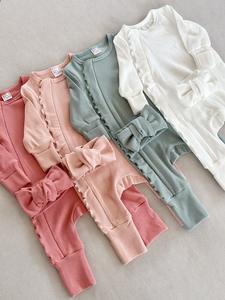 Body per Neonati Primaverile Personalizzato in Colori Neutri con Volant e Zip, Pigiama Intero in Maglia a Coste, Tutina per Bambini - Product Image 2