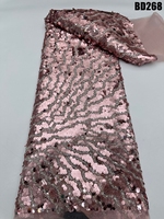 Tissu en dentelle brodée de perles et de sequins roses de luxe de Dubaï à prix de gros pour robe Abaya de mariage arabe